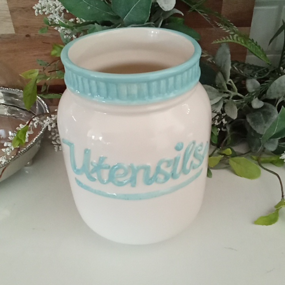 Super cute kitchen utensil holder